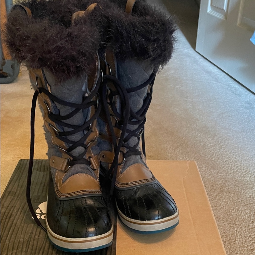 Sorel Women's Black and Brown Winter Boots
